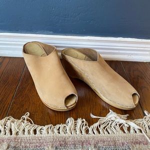 No.6 new school wedge clogs. color: suede nude